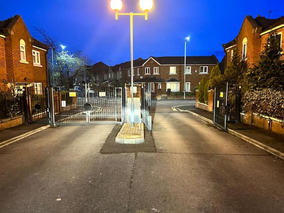 New Manchester Getaway Home - Free Gated Parking With Fob Eksteriør bilde